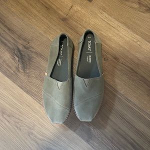 Toms